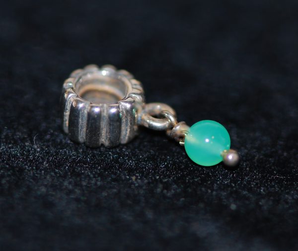 Charm "Pandora" en argent orné d'une perle verte